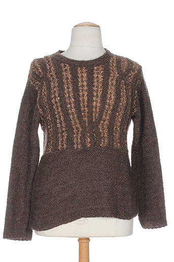 20 et 20 cols et ronds femme de couleur marron (photo) 20 et 20 cols et ronds femme de couleur marron (photo)
