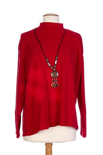 20 et 20 cols et cheminees femme de couleur rouge (photo) 20 et 20 cols et cheminees femme de couleur rouge (photo)