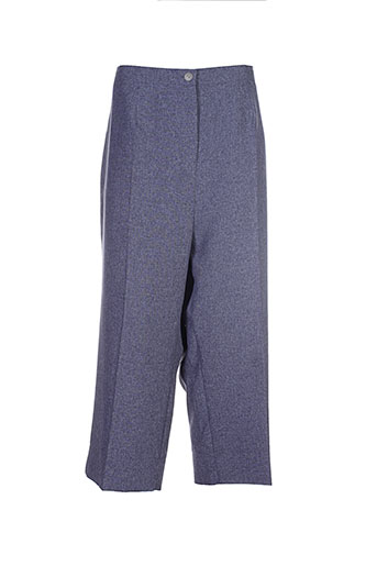 20 et 20 pantacourts et citadins femme de couleur bleu (photo) 20 et 20 pantacourts et citadins femme de couleur bleu (photo)