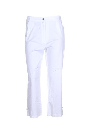 20 et 20 pantacourts et citadins femme de couleur blanc (photo) 20 et 20 pantacourts et citadins femme de couleur blanc (photo)