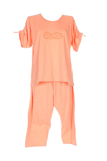 20 et 20 pyjamas et 1 femme de couleur orange (photo) 20 et 20 pyjamas et 1 femme de couleur orange (photo)