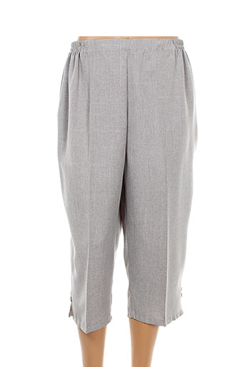 20 et 20 pantacourts et citadins femme de couleur gris (photo) 20 et 20 pantacourts et citadins femme de couleur gris (photo)