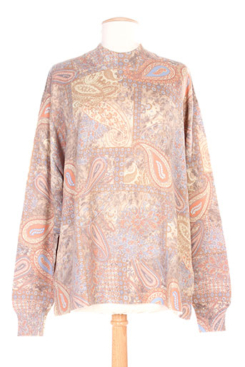 20 et 20 cols et cheminees femme de couleur marron (photo) 20 et 20 cols et cheminees femme de couleur marron (photo)
