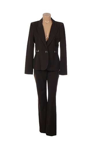 jus d'orange ensemble femme de couleur marron