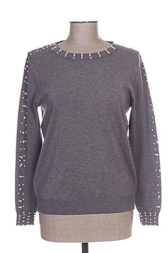 leslie pulls femme de couleur marron