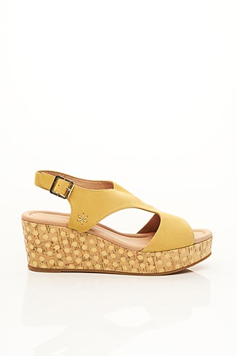 nu pieds jaune femme